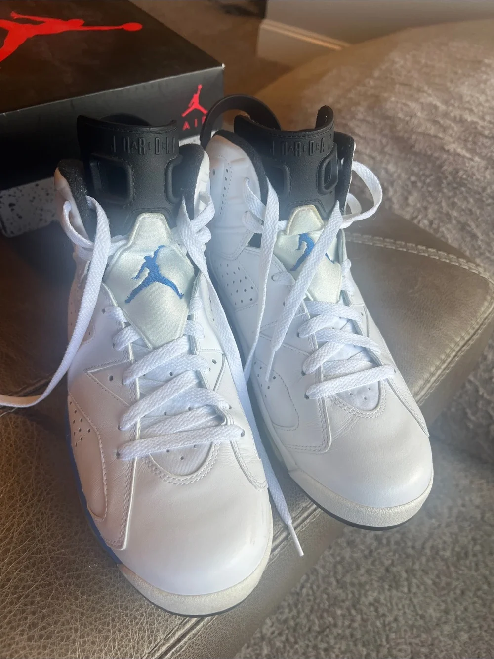 Jordan Men’s White & Blue Retro Basketball Sneakers